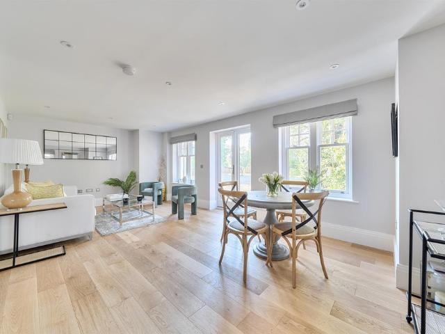 Flat for sale in Beeches Community Board, Buckinghamshire