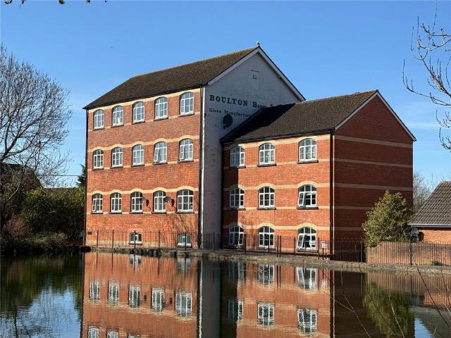 Flat for sale in Leighton Park, Westbury