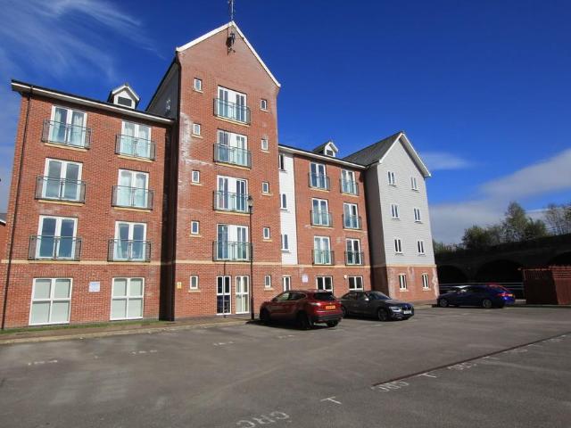 Flat for sale in Hough Green, Two Mills
