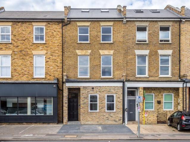 Flat for sale in London Borough of Merton, South Wimbledon