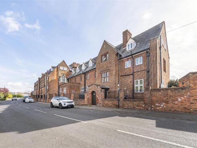 Flat for sale in Clewer Village, Windsor