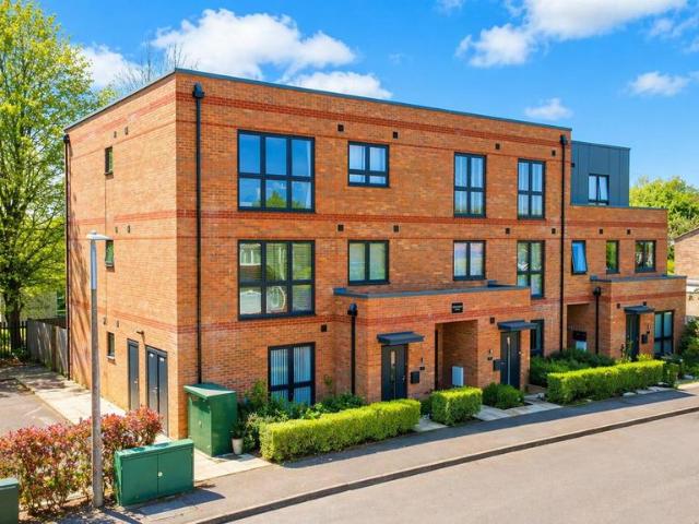 Flat for sale in Woodhall Farm, Pouchen End