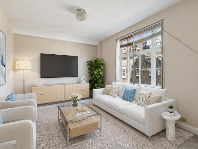 Flat for sale in Mayfair, Greater London