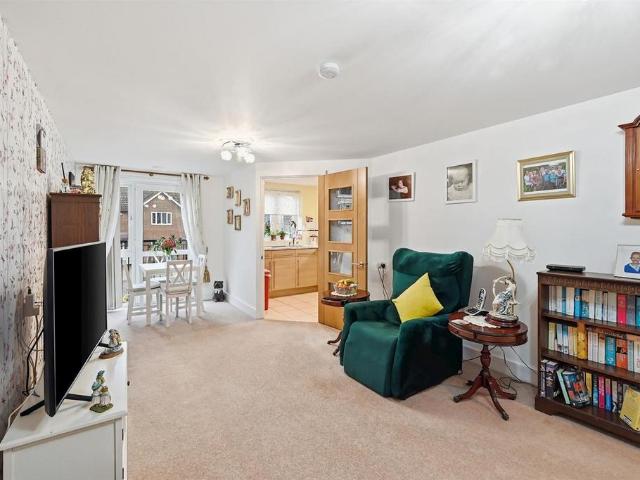 Flat for sale in Collier Row, Greater London