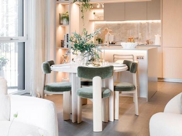 Flat for sale in Shepherd's Bush, Greater London