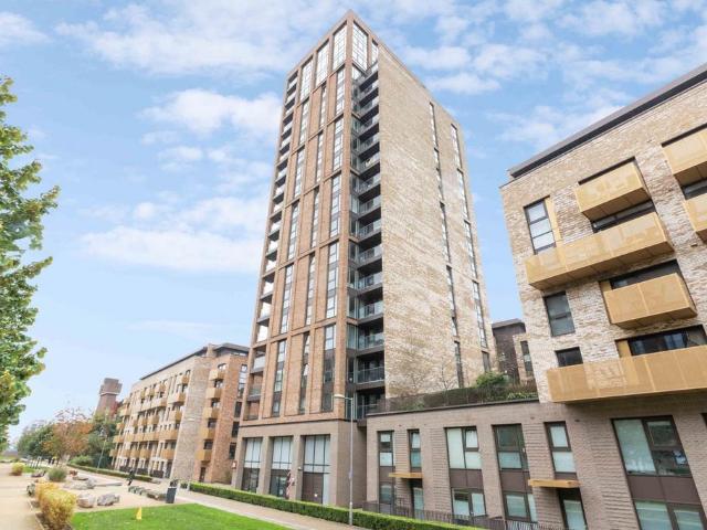 Flat for sale in London Borough of Lewisham, Greater London