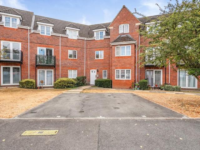 Flat for sale in Thatcham, West Berkshire