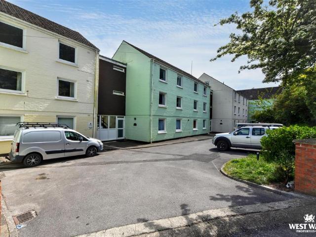 Flat for sale in The Havens, Walton West