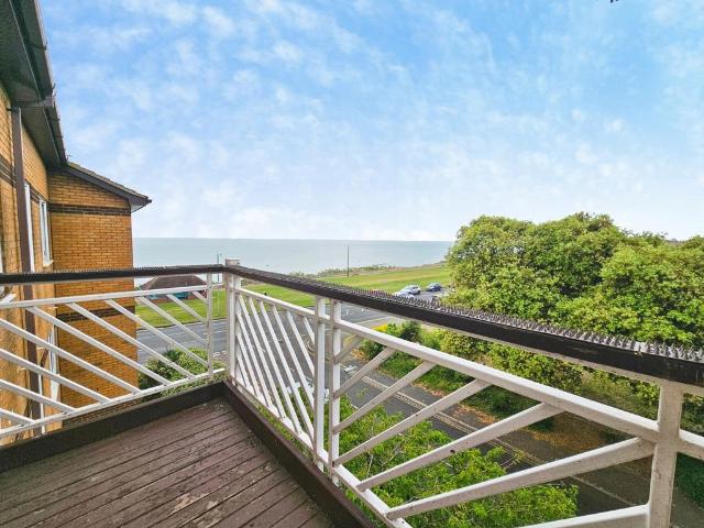 Flat for sale in Holland-on-Sea, Dale Hill