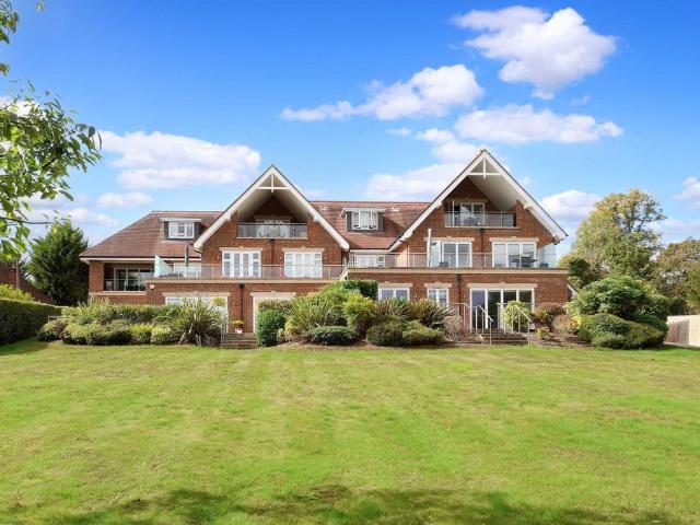 Flat for sale in Beaconsfield and Chepping Wye Community Board, Knotty Green