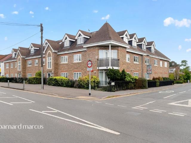 Flat for sale in Egham Hythe, Runnymede