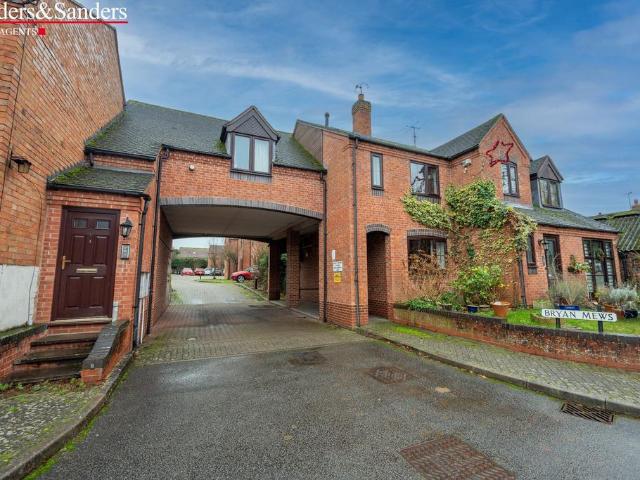 Flat for sale in Alderminster, Warwickshire