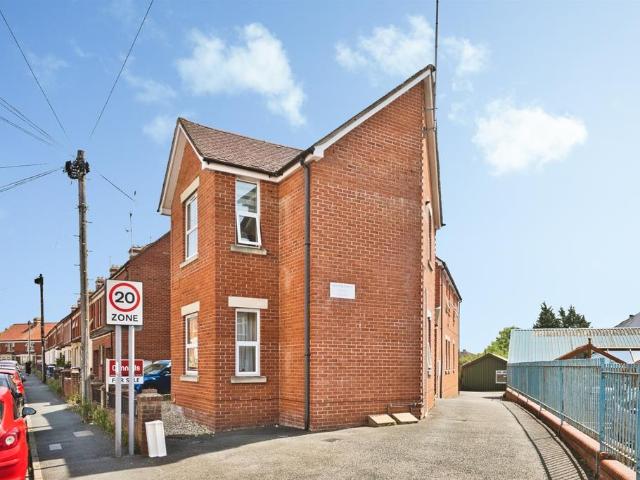 Flat for sale in Yeovil, Somerset