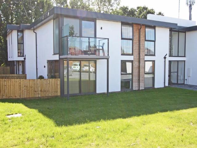 Flat for sale in Fareham, Hill Park
