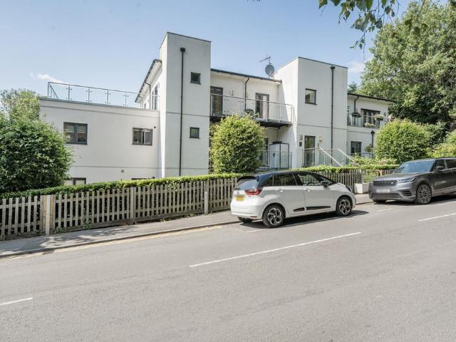 Flat for sale in Sevenoaks, The Butts