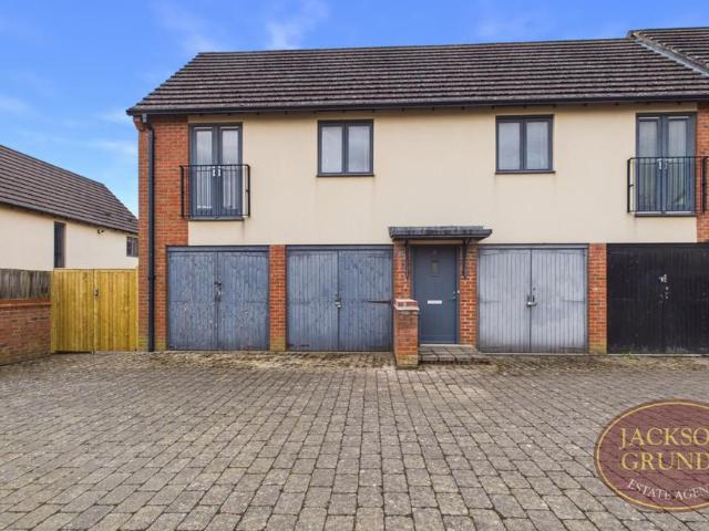 Flat for sale in Upton