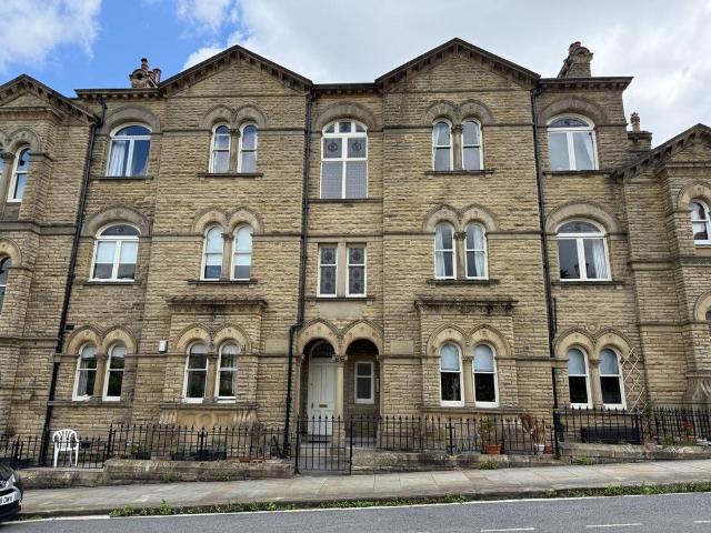 Flat for sale in Baildon, West Yorkshire