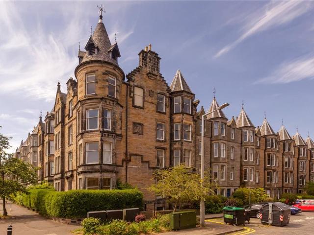 Flat for sale in Marchmont, Scotland