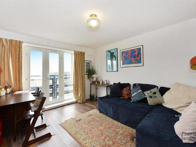 Flat for sale in Bromley-by-Bow, Poplar Grove