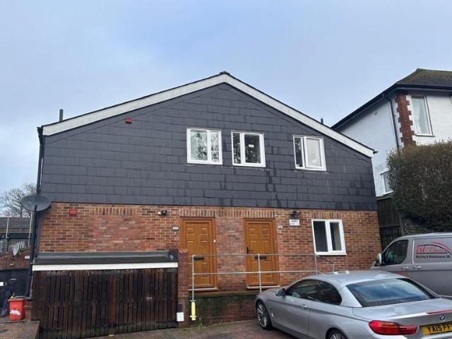 Flat for sale in Hillview, Surrey