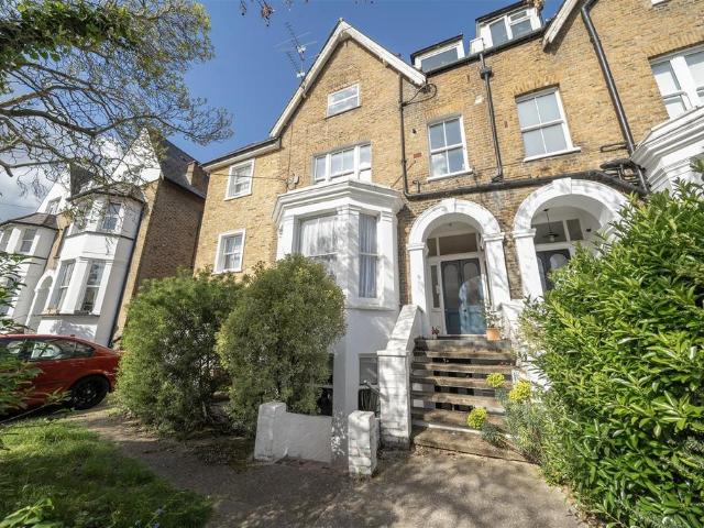 Flat for sale in Surbiton, Greater London