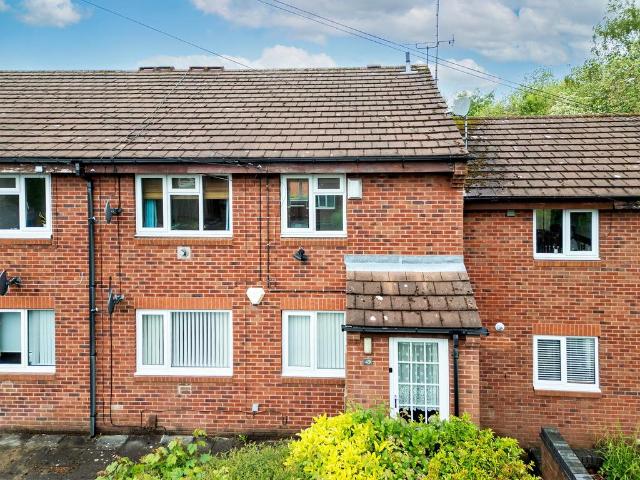 Flat for sale in Wigton Moor, Roundhay