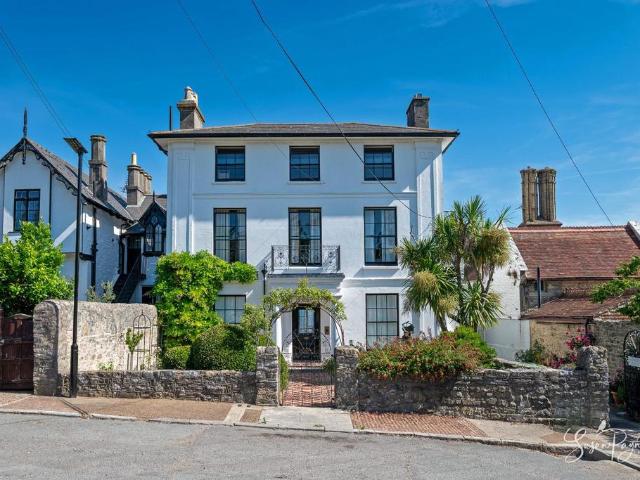 Flat for sale in Binstead, Ryde