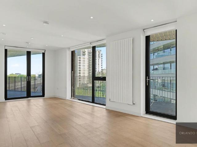 Flat for sale in Silvertown, Greater London