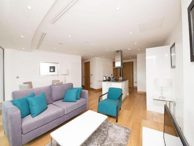 Flat for sale in Isle Of Dogs, Greater London