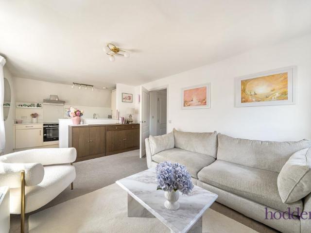 Flat for sale in Addlestone, Runnymede