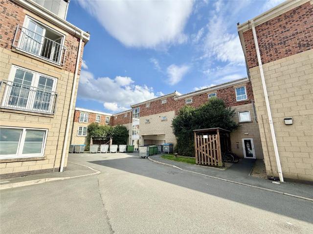 Flat for sale in Calderstones