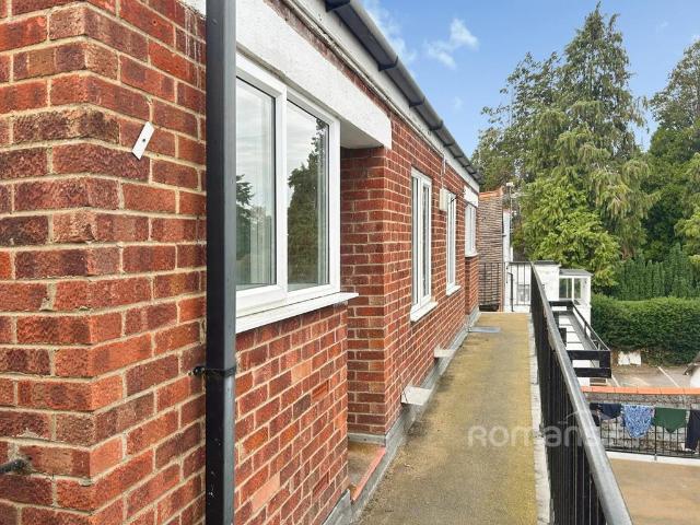 Flat for sale in Farnborough, Rushmoor