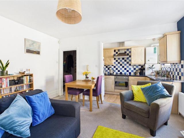 Flat for sale in Tulse Hill, Greater London