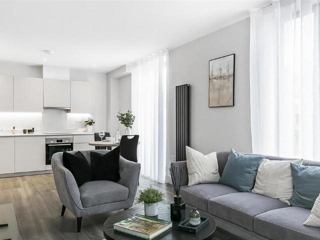 Flat for sale in St Albans, Five Acres