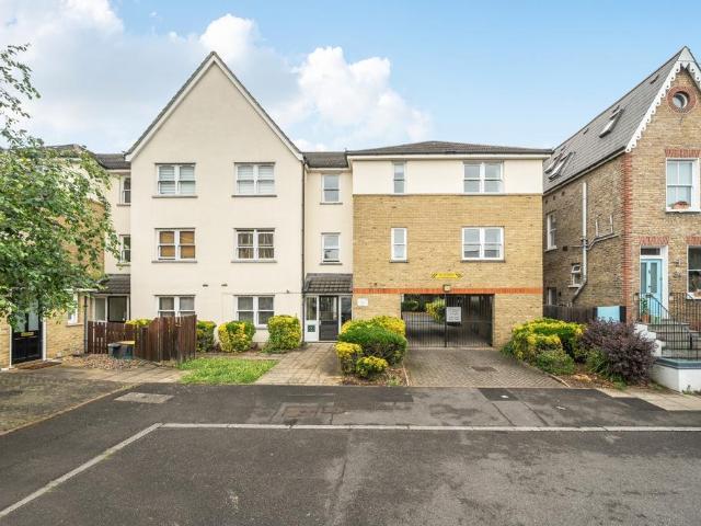 Flat for sale in London Borough of Lewisham, Brockley