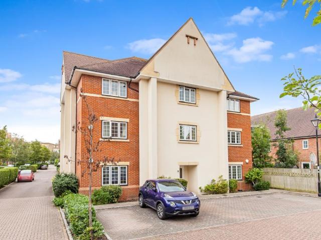 Flat for sale in The Slade, Oxfordshire