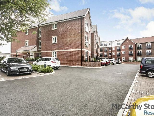 Flat for sale in Chilvers Coton, Camp Hill