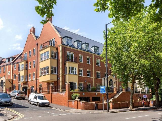 Flat for sale in Kingsdown, Feckenham