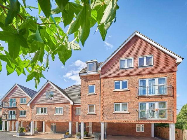 Flat for sale in St Albans, Five Acres