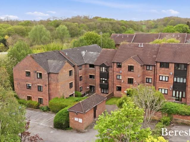 Flat for sale in Duton Hill, Essex