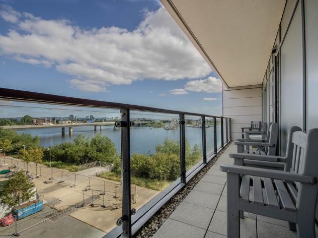 Flat for sale in Cardiff International Sports Village, Falcon Lodge