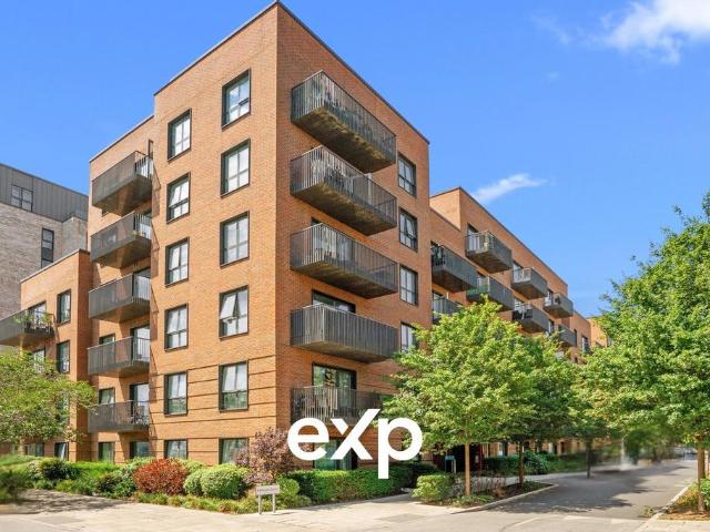 Flat for sale in London Borough of Ealing, Greater London