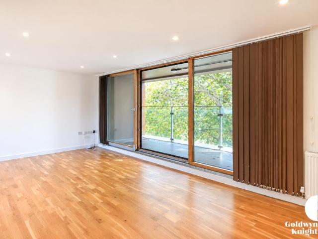 Flat for sale in Royal Borough of Greenwich, Greater London