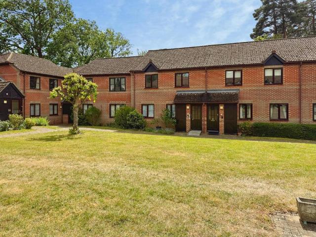 Flat for sale in Crowthorne