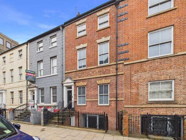 Flat for sale in Old Town, Hull