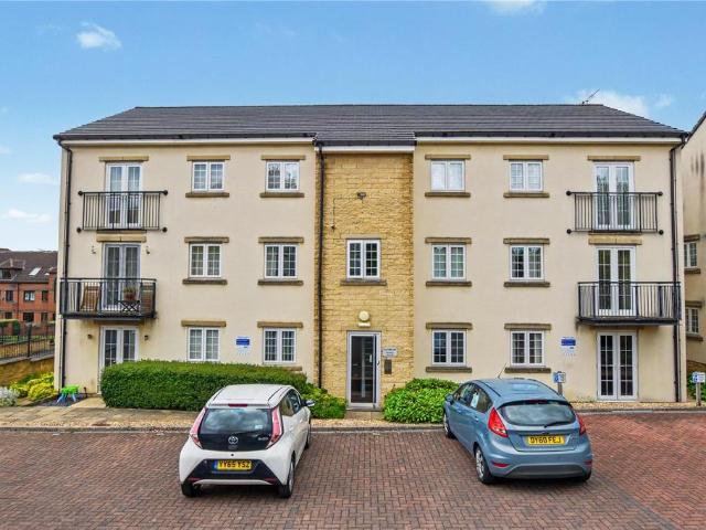 Flat for sale in West Yorkshire