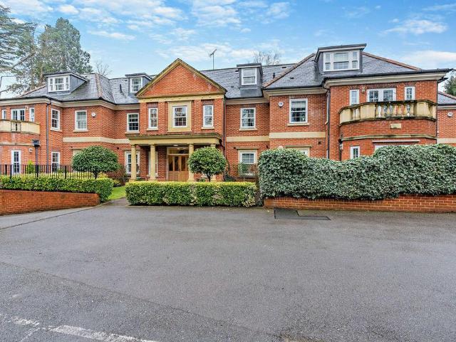 Flat for sale in Sunningdale