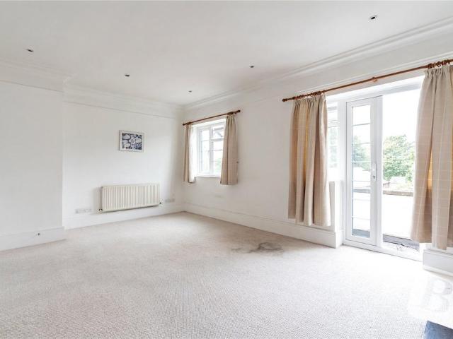 Flat for sale in Upminster, Greater London