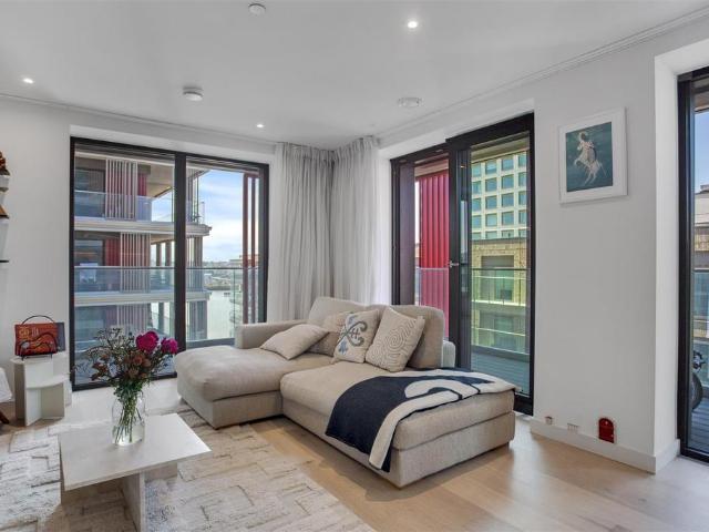 Flat for sale in Silvertown, Greater London