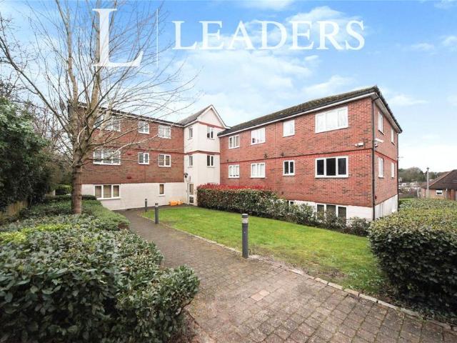 Flat for sale in Spring Park, Luton